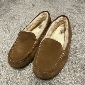 UGG MOCASSIN SLIPPERS
